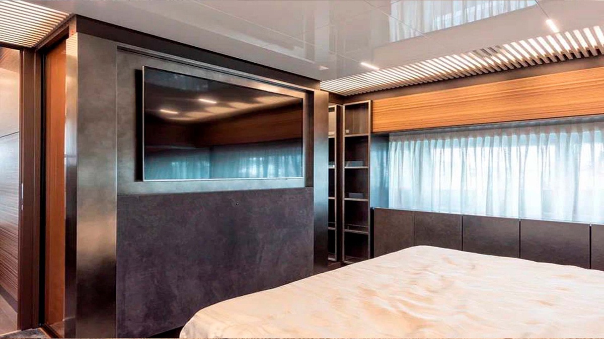 Аренда мегаяхты FERRETTI 920 Lady F в Сочи